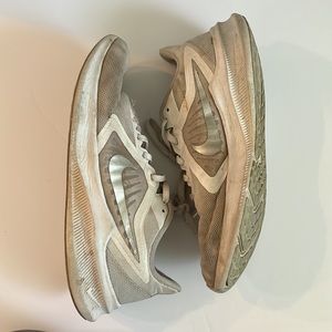 Used worn condition Nikes women 9.5